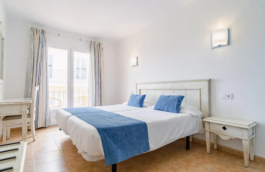 Hostal Hpc Porto Colom-1